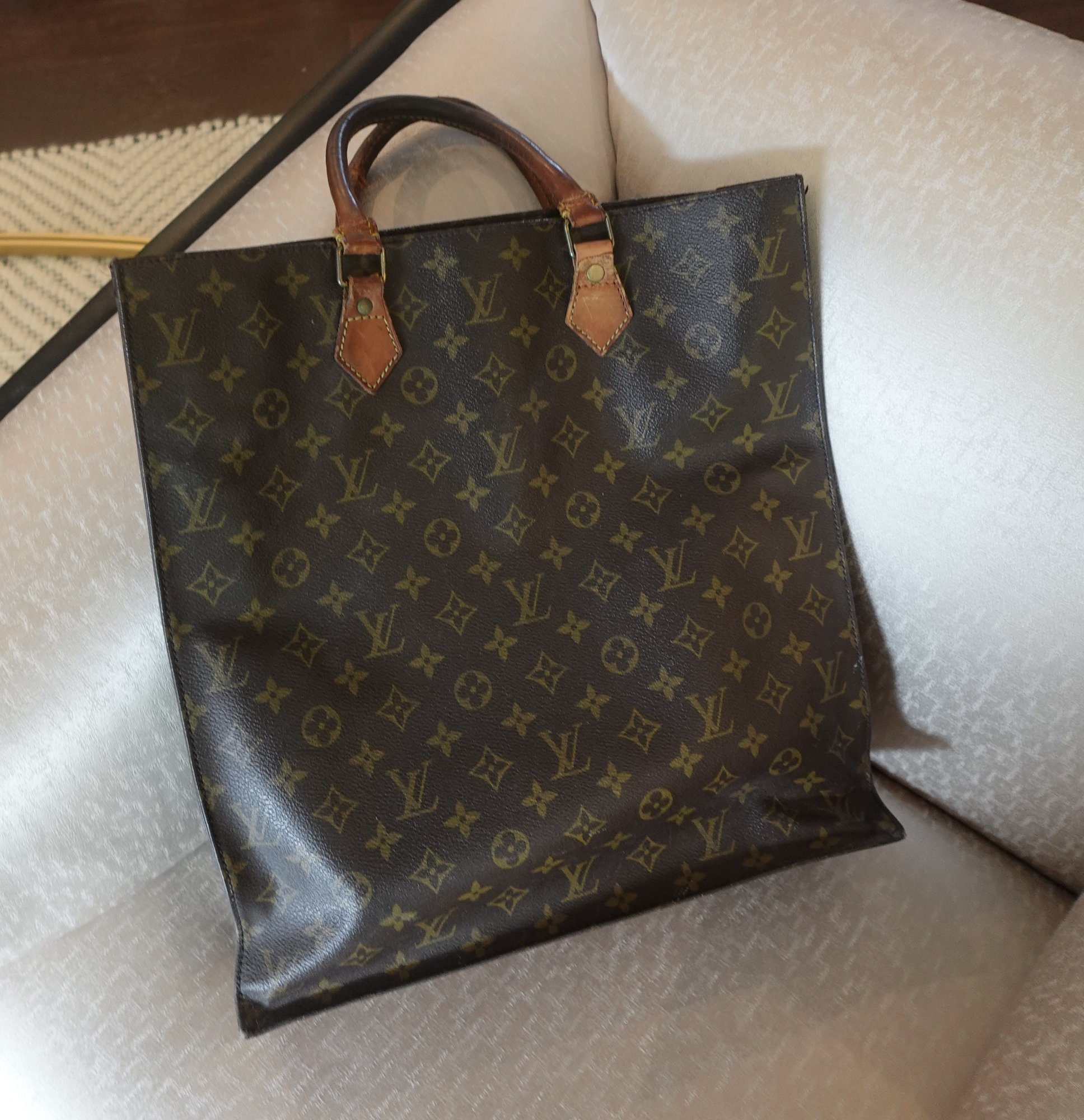 Sold at Auction: Vintage Louis Vuitton Tote Bag