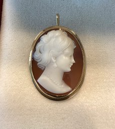 Cameo Pin Set In 18kt Gold