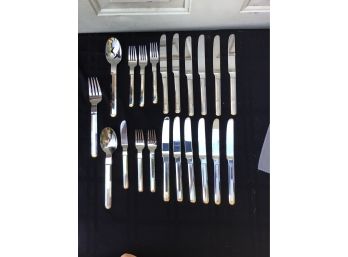 Reed And Barton 21 Pc Flatware Set