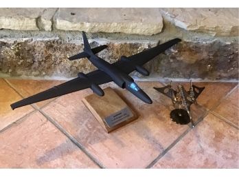 Lot Of 2 Model Planes, Lockheed Dragon Lady And Metal Jet