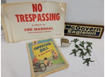Vintage Smalls Lot - Green Army Men And More