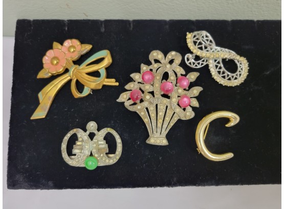 Lot Of Vintage Brooches