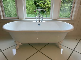 Claw Foot Tub With Chrome Fixtures
