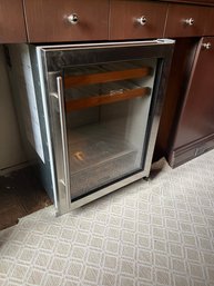 Sub-Zero Undercounter 24' Beverage Center Refrigerator