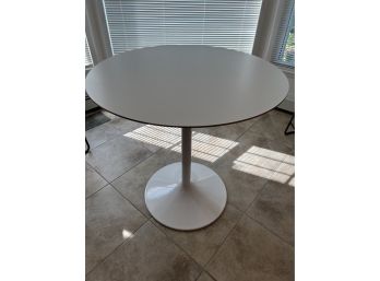ROOM & BOARD WHITE ROUND CAFE TABLE