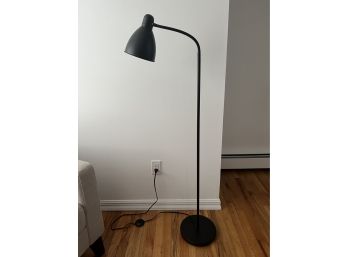 BLACK FLOOR LAMP