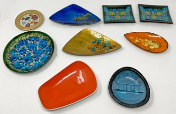 Lot Of Vintage Mid-Century Modern Small Plates And Ashtrays - Enameled Metal, Glass - Kareka (Cape Cod)