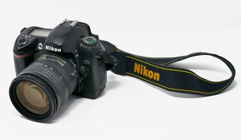 Nikon D70S 6.1MP Digital Camera With DX SWM ED IF Aspherical 67 AF-S Nikkor 18-70mm Lens