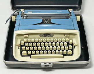 Vintage 1960's Portable Royal Sahara Typewriter
