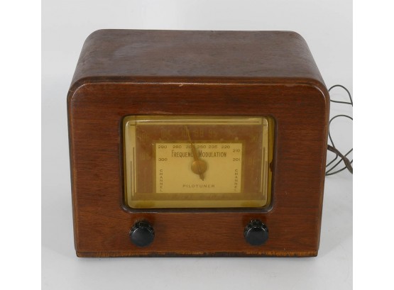 Vintage 1940's Pilot Pilotuner Frequency Modulation Tube Radio