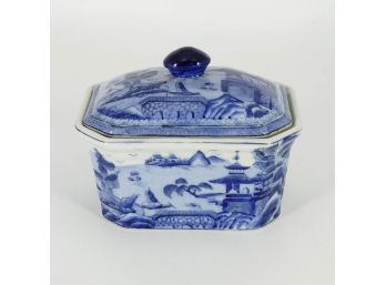 Early Republic Period Chinese Lidded Bowl From The Yongsheng Ornamented Porcelain Factory