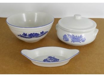 Pfaltzgraff Stoneware Lot - Mixing Bowl, Oval Casserole, And Serving Bowl / Lid