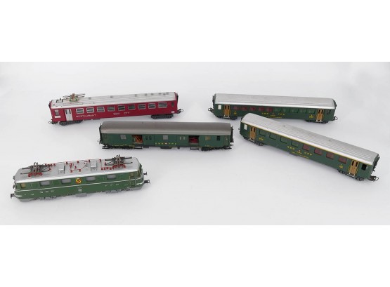 Marklin 11414 Locomotive And Matching Cars - HO Scale - Model Trains