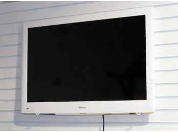 Haier 40' LCD TV (White) - Full HD 1080P - Model HL40XSLW2