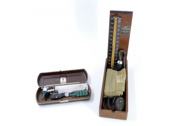 Vintage Welch Allyn Otoscope And Baumanometer Blood Pressure Meter