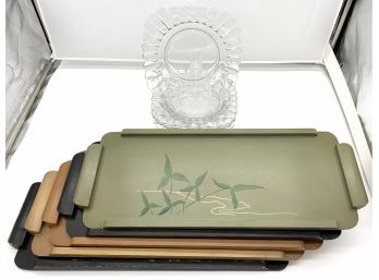 Set Of 5 MCM Wooden Snack Trays And A Set Of 5 Heisey Old Sandwich Moongleam 8 3/8 Luncheon Plates