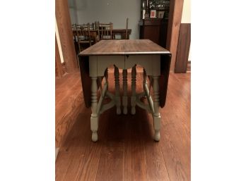Beautiful Wood Vintage Drop Leaf Gate Leg Table With Two Additional Leaves