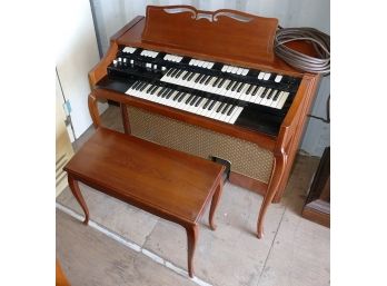 Hammond M-103 Organ