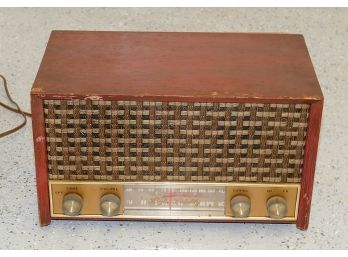 Vintage Magnavox Tube Radio