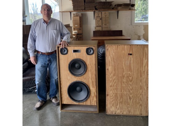Two Large Speakers Wood  - Excellent Sound