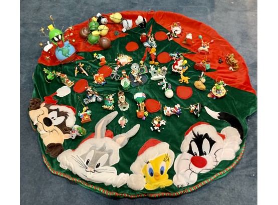 Looney Toons Holiday Collection - Including Tree Skirt, Tree Topper And 25 Ornaments
