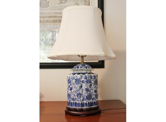 Blue And White Scalloped Porcelain Tea Jar Table Lamp