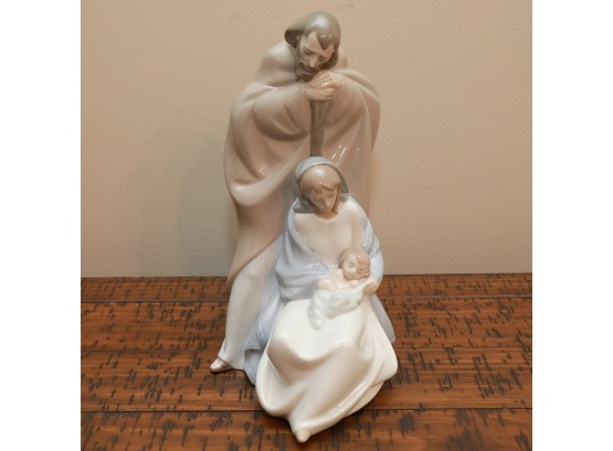 NAO By Lladro Porcelain 'A Child Is Born' Nativity Scene 2002