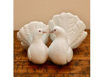 Lladro Porcelain Kissing Doves