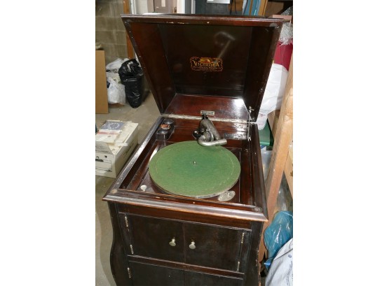Antique Victor-Victrola VV-X Phonograph