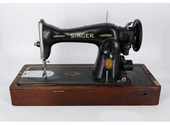 Vintage Singer Sewing Machine (1948-1954)