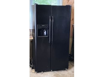 Frigidaire 26 Cu Ft Side By Side Refrigerator/Freezer With Ice Maker - In Black