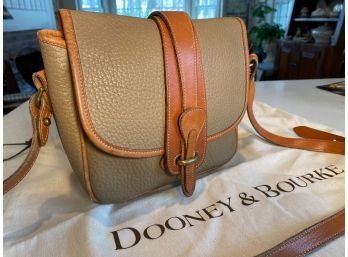 Vintage 1970's Original Dooney & Bourke Pebbled Leather Crossbody Shoulder Bag