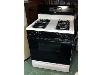 Hotpoint 30-Inch Freestanding Gas Range - In Very Good Condition