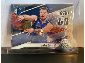 2019-20 MOSAIC GIVE AND GO INSERT LUKA DONCIC
