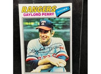 1977 TOPPS GAYLORD PERRY HALL OF FAMER