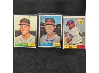1961 TOPPS JERRY WALKER, BILLY HOEFT AUTO AND ROOKIE EARL ROBINSON
