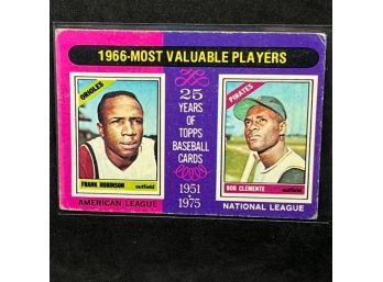 1975 TOPPS FRANK ROBINSON AND ROBERTO CLEMENTE - HALL OF FAMERS