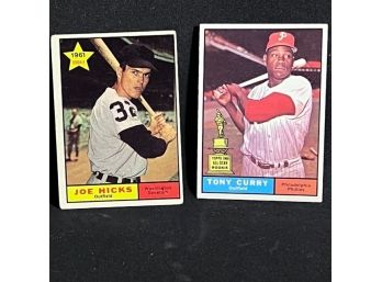 (2) 1961 TOPPS ROOKIE JOEL HICKS & ROOKIE CUP TONY CURRY