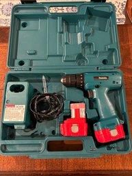 Makita 6226D 3/8' Cordless Drill Kit - 2 OEM Batteries, Charger And Case (Pickup Only)