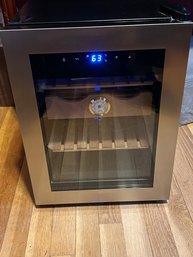 Electric Cigar Cooler Humidor From Wine Enthusiast  (pickup Only)