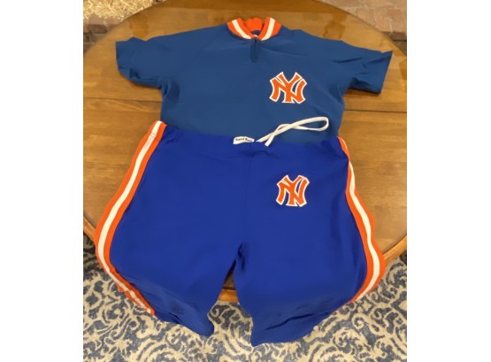 NY Knicks Shirt And Sweat Pants - Large