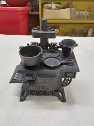 Queen Mini  Cast Iron Stove With Pans
