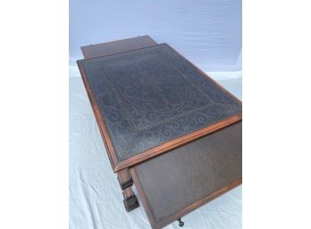 Metal Detailed Coffee Table With To Pull Out Extensions