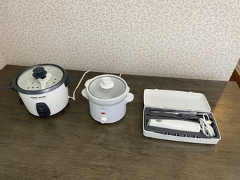 Rival Rice Cooker, B&D Crockpot, And Proctor Silex Electric Knife