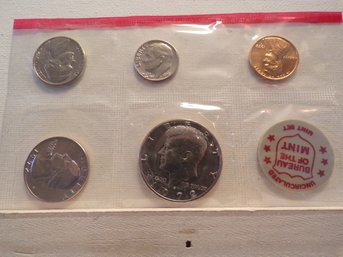 1972 Uncirculated Coin Set P & D Mint & 1-S Mint Penny (1 Token & 11 Coins) Brilliant Uncirculated