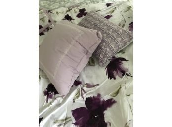 Ellen Tracy King Size Comforter 2 Shams And 2 Throw Pillows