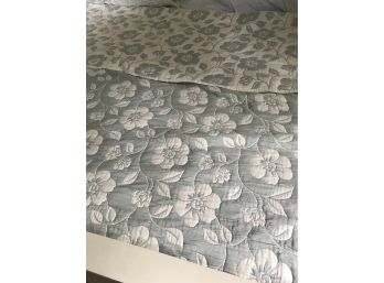 Blue And White Floral Pretty King Size Reversible Quilt