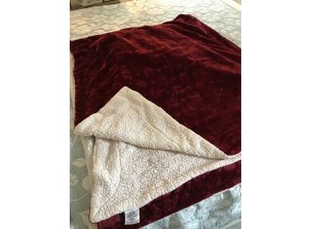 Motif Red Sherpa Lined King Size Comforter