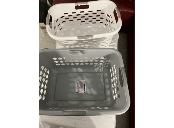 Lot Of 2 Large Laundry Baskets 2 Bu / 71 L See Photos