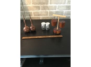 Set Of 3 Souvenir Salt And Pepper Shakers